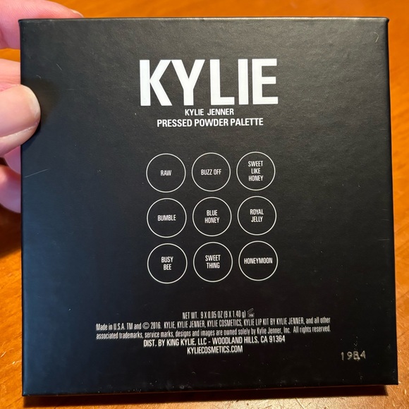 Kylie The Blue Honey Eyeshadow Palette - Picture 7 of 16